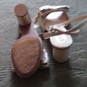 Dress sandals with bow